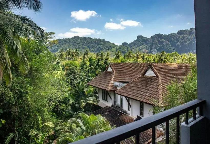 اتاق استاندارد با چشم‌انداز کوهستان, The Moon Night Ao Nang