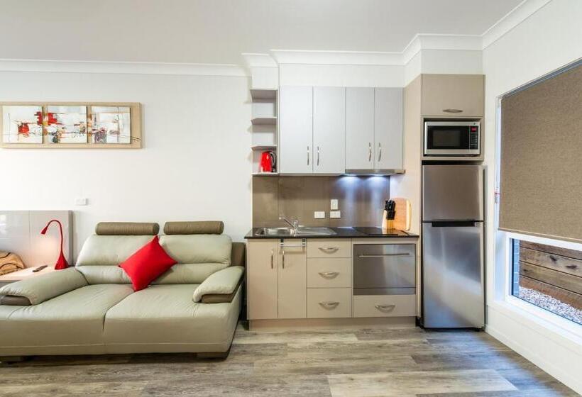 إستوديو قياسى, Athena Motel Apartments