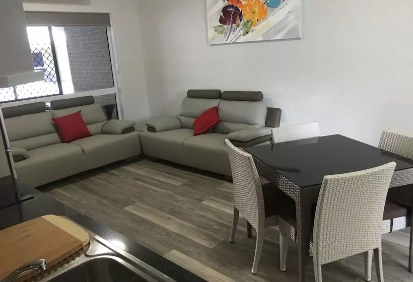 ２ベッドルーム家族用アパートメント, Athena Motel Apartments