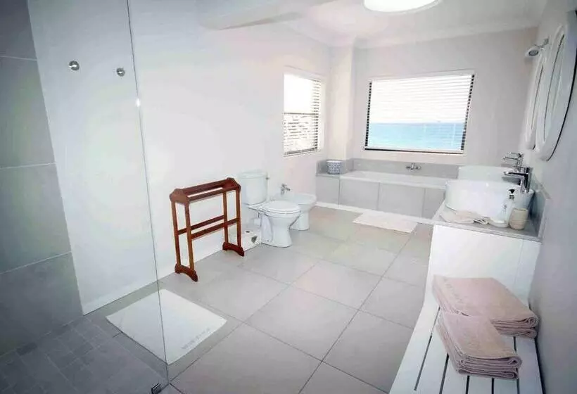اتاق لوکس با چشمانداز دریا, Fairlight Beach House