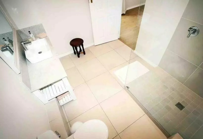 اتاق لوکس با چشمانداز دریا, Fairlight Beach House