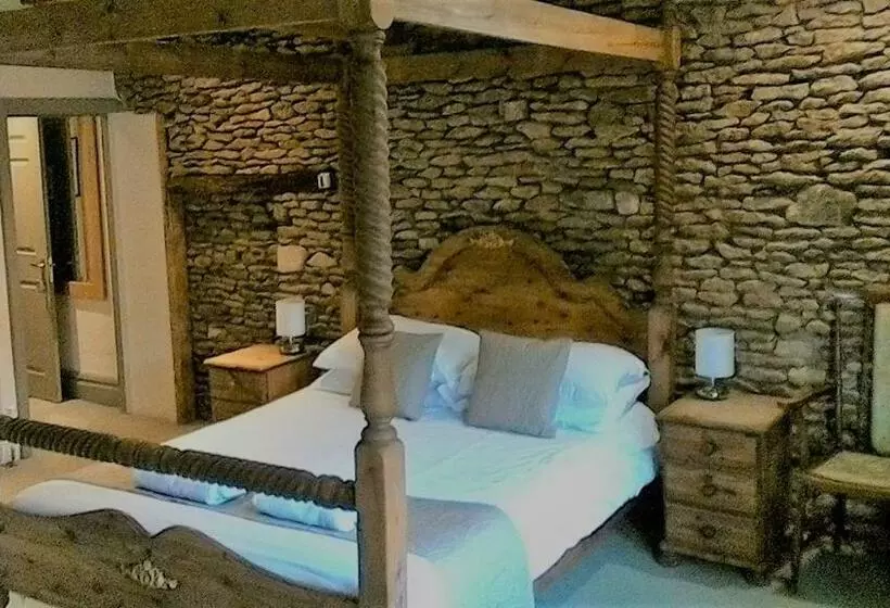 Deluxe Room King Size Bed