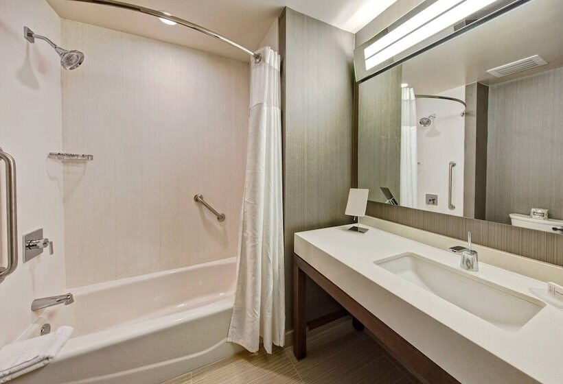 غرفة قياسية لذوى الاحتياجات الخاصة, Courtyard By Marriott Kansas City Downtown/convention Center