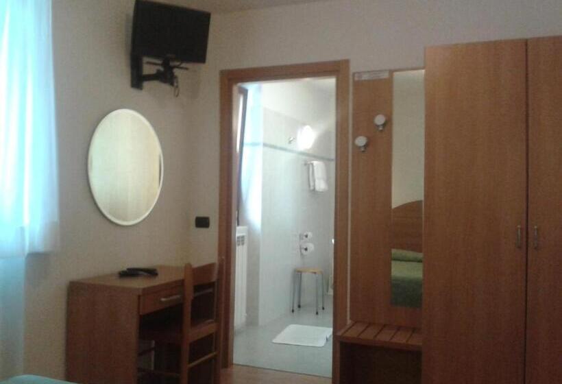 غرفة إقتصادية, Denny