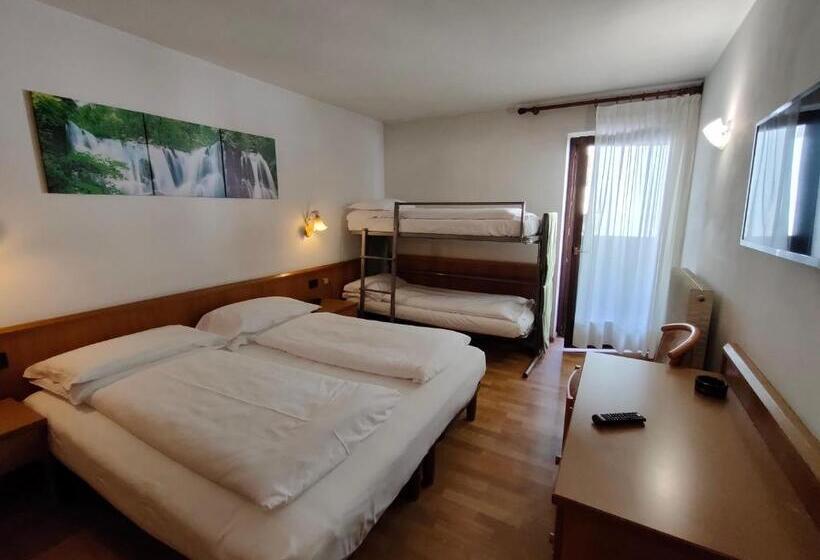 غرفة عائلية, Denny