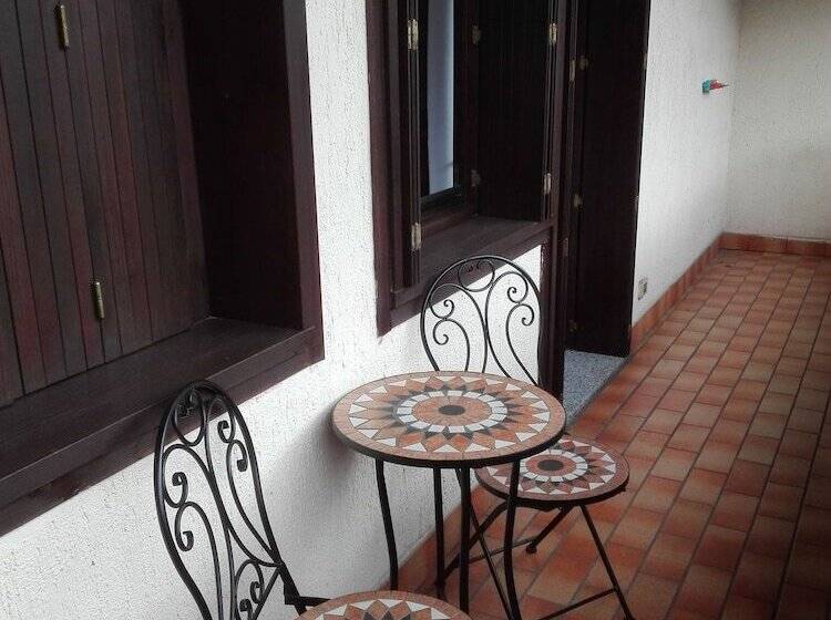 غرفة قياسية فردية, Denny