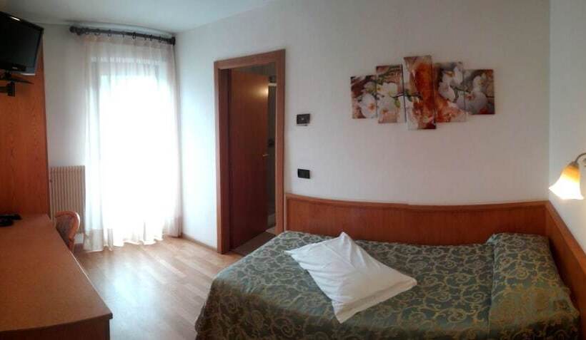 חדר סטנדרט יחיד, Denny