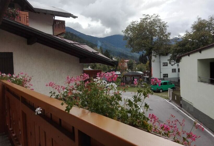 דירת חדר, Denny