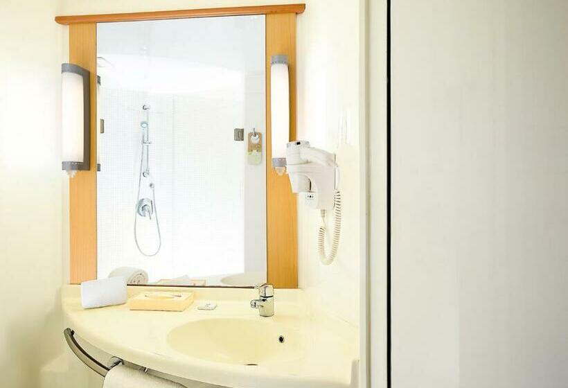 クイーンサイズベッドのスタンダードルーム, Ibis Chennai City Centre An Accor Brand