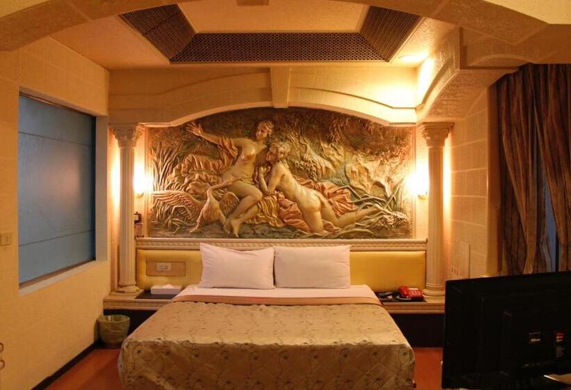 Economy Quadruple Room, Persimmon