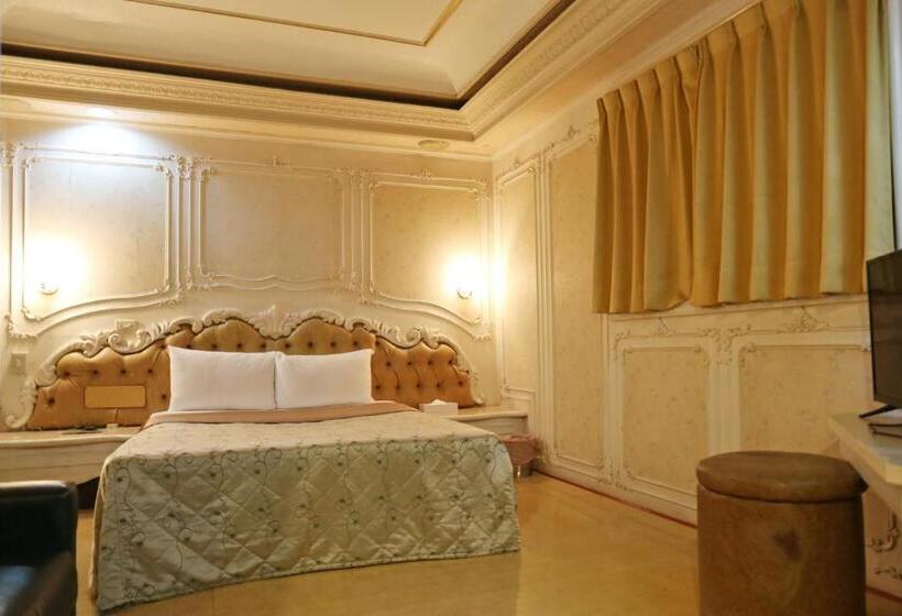 Economy Quadruple Room, Persimmon