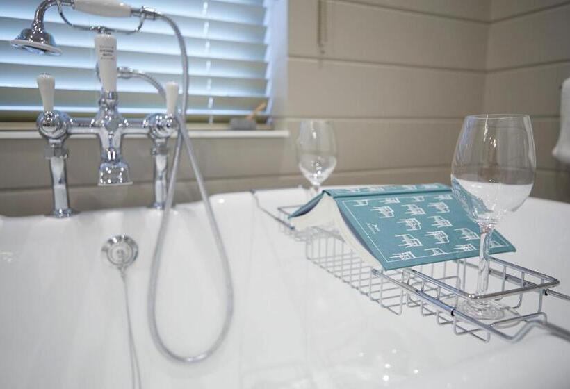 Дом 3 Спальни, The Plough Inn & Cottages