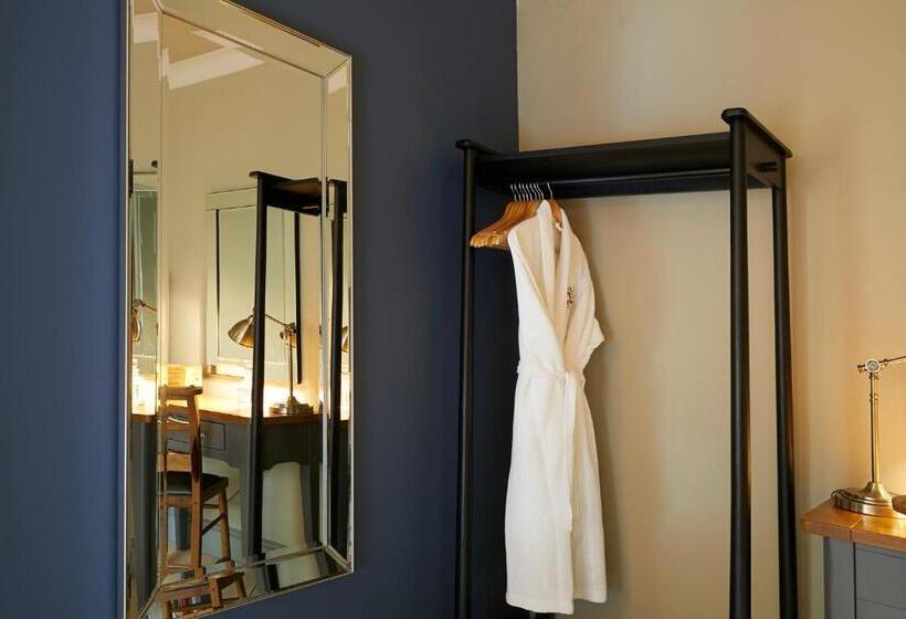 Дом 3 Спальни, The Plough Inn & Cottages