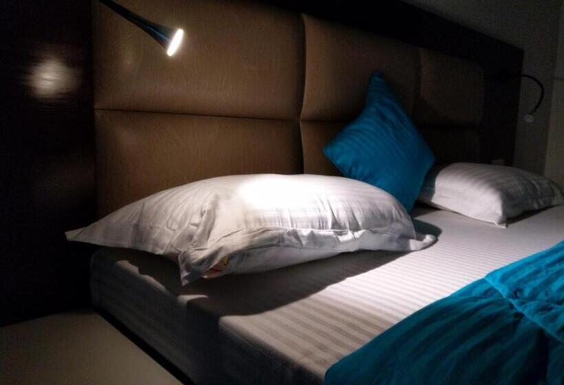 デラックスルーム, Joey S Hostel Delhi