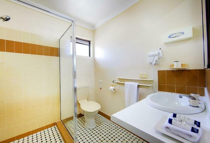 חדר משפחתי קלאסי, Raintree Motel