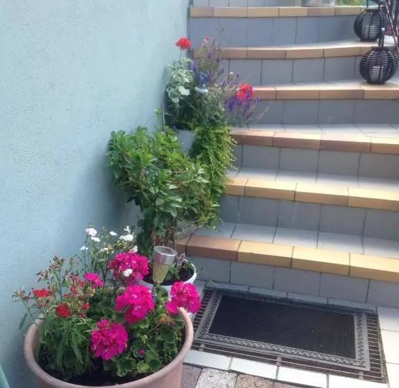 اتاق استاندارد, Vivans Bed And Self Catering