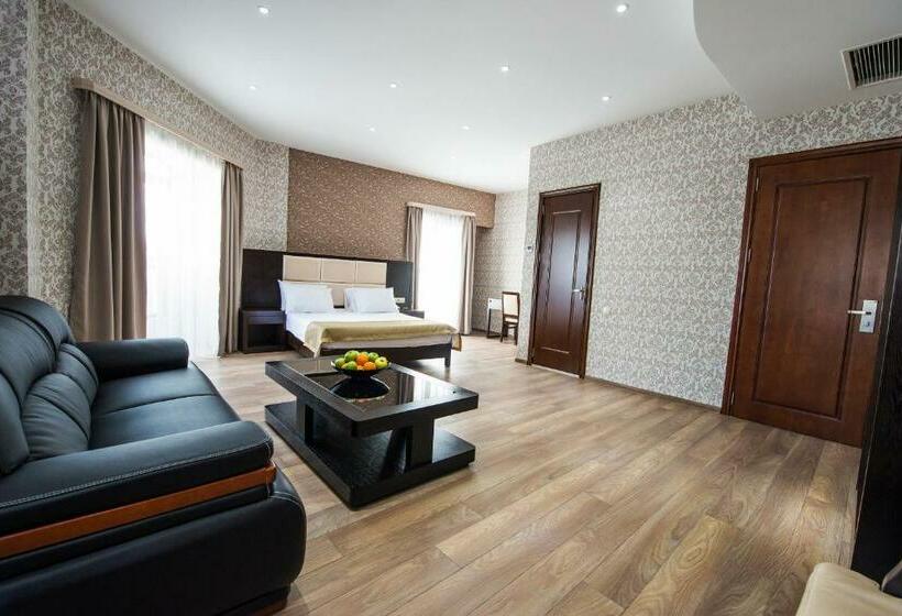 سوییت, Tbilisi Inn