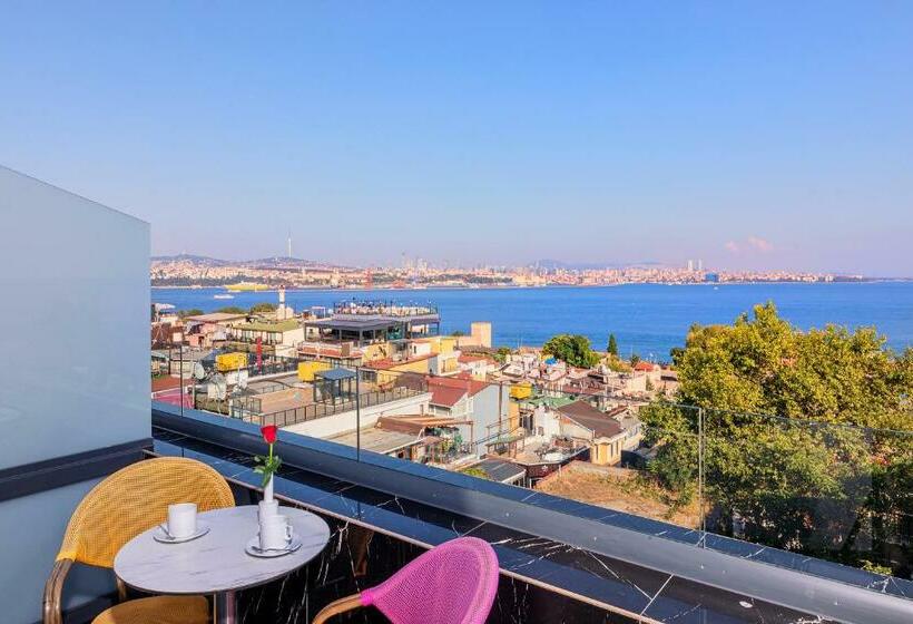 テラス付スイート, The Magnaura Palace