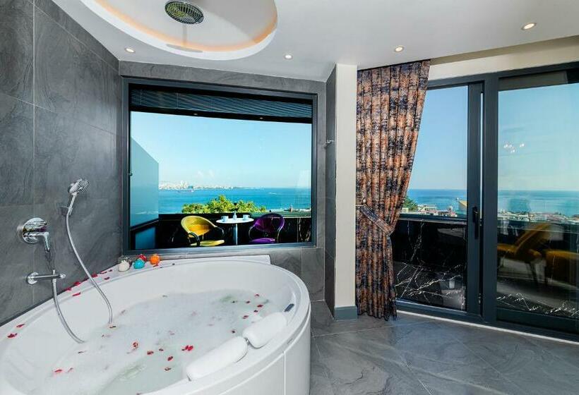 テラス付スイート, The Magnaura Palace