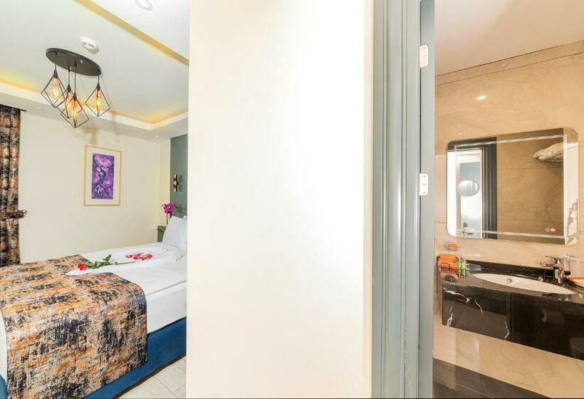 テラス付スイート, The Magnaura Palace