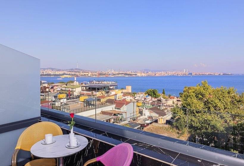 オーシャンビュースーペリアールーム, The Magnaura Palace