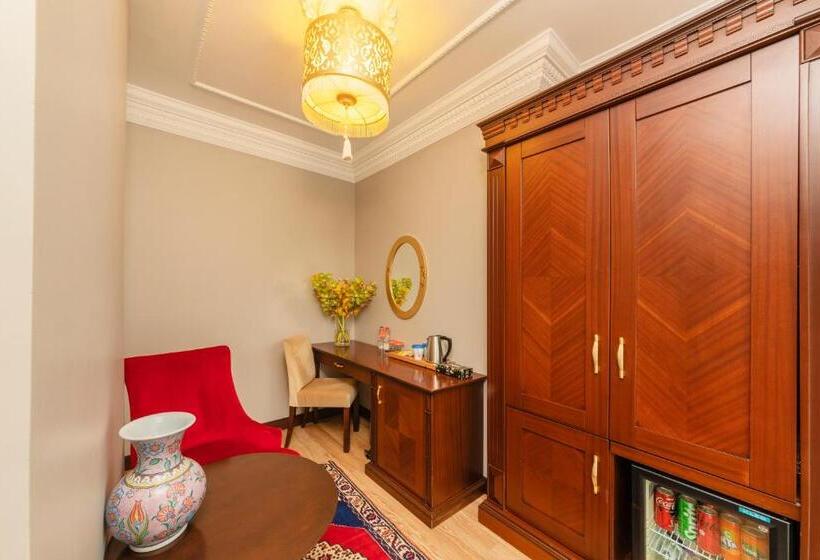 デラックスルーム, The Magnaura Palace