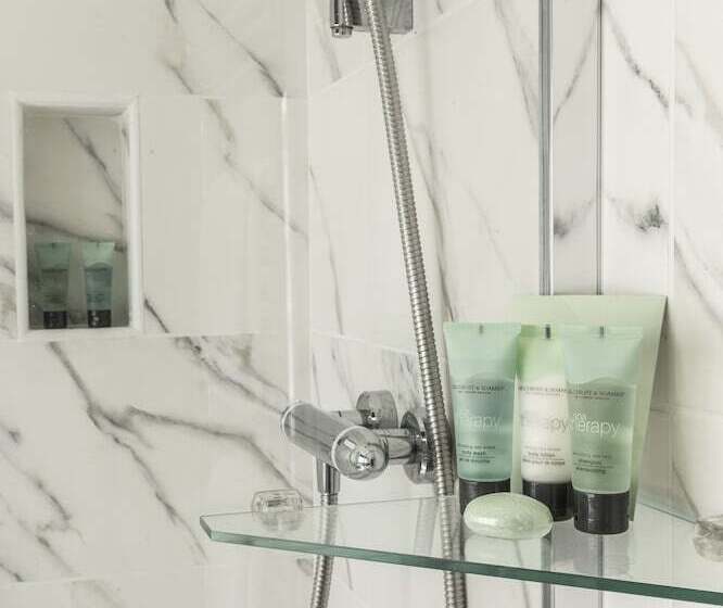 Полулюкс, Virginia Court