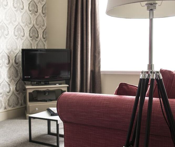 Полулюкс, Virginia Court