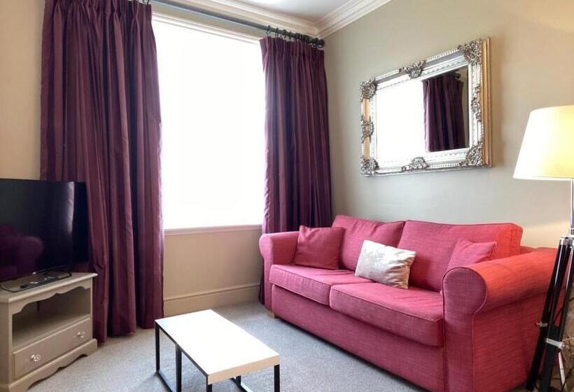 Полулюкс, Virginia Court