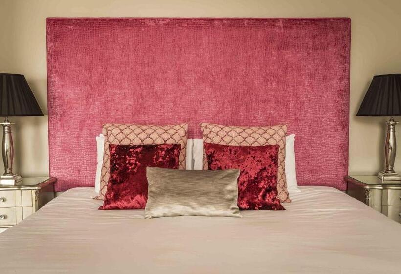 Полулюкс, Virginia Court