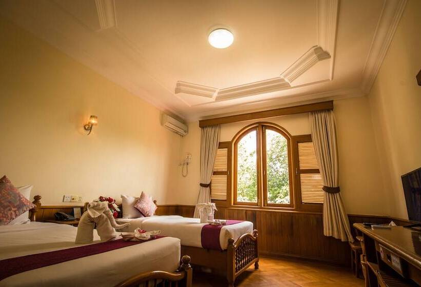 デラックスルーム, Win Unity Pyin Oo Lwin