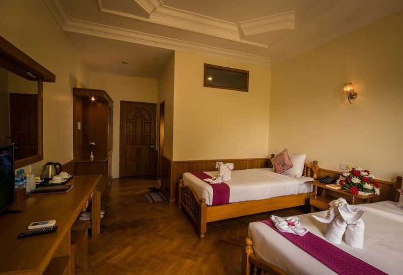 デラックスルーム, Win Unity Pyin Oo Lwin