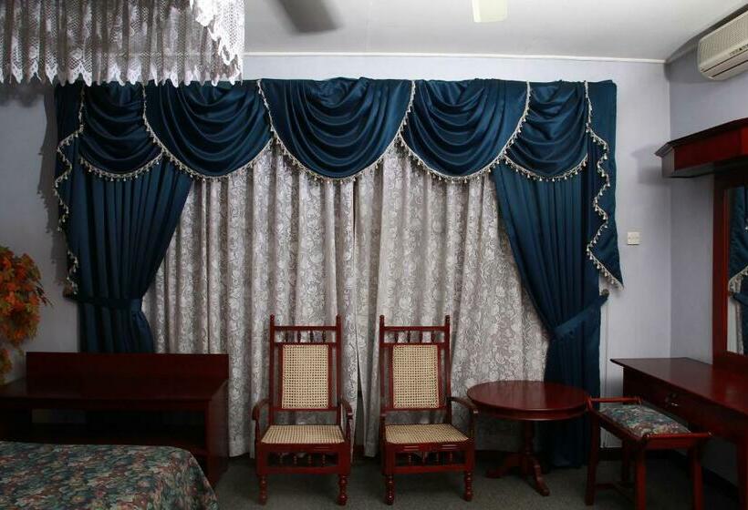 סוויטה משפחתית, Riverdale