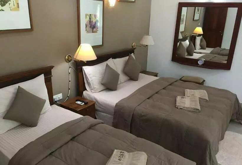 3 Bett Standardzimmer Balkon, West Dene