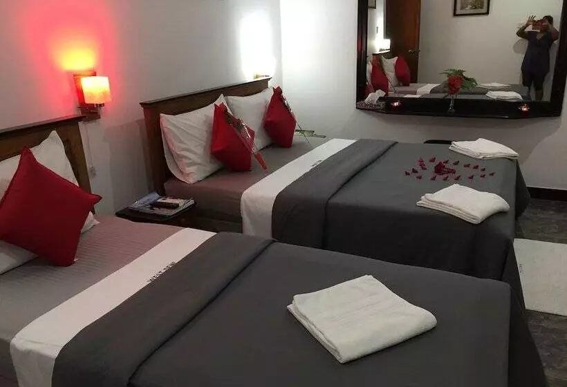 3 Bett Deluxe Zimmer, West Dene