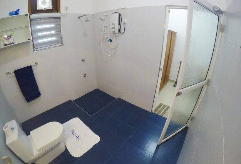 חדר דלוקס לשלושה, West Dene