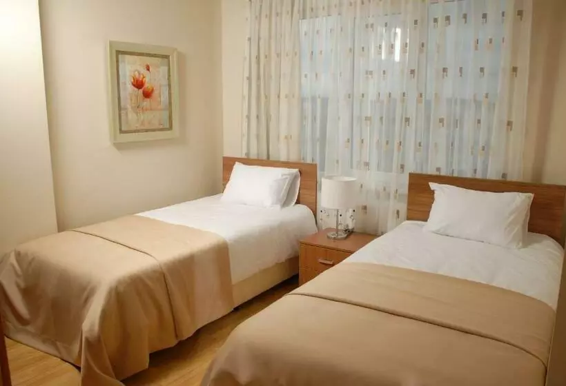 スイート, Airport Residence