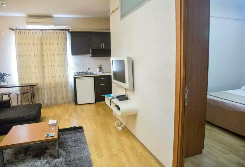 スイート, Airport Residence