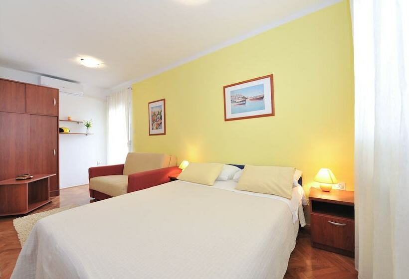 コンフォートルーム, Apartments & Rooms Petra
