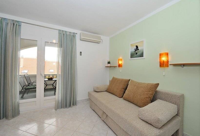 Апартаменты 1 Спальня Вид на Сад, Apartments & Rooms Petra