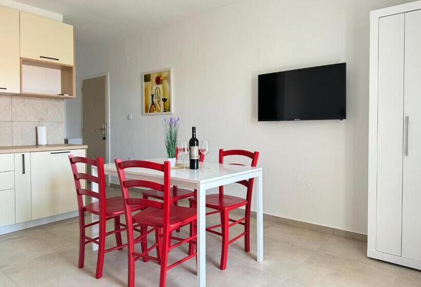 Апартаменты 1 Спальня Вид на Сад, Apartments & Rooms Petra