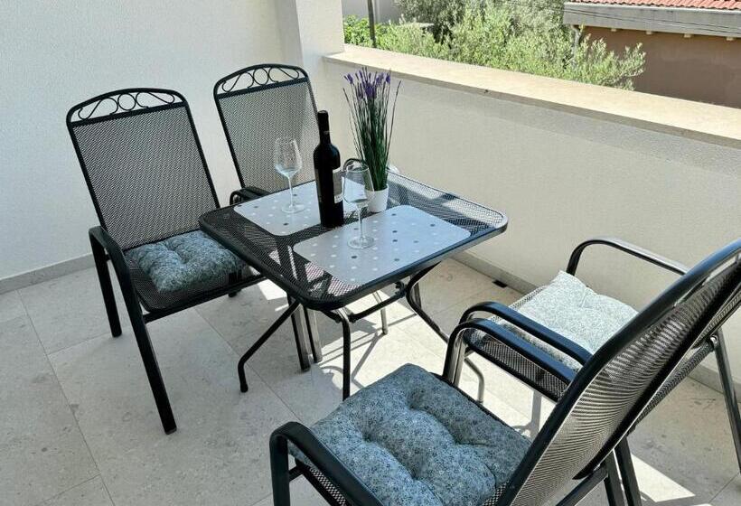 Студио Стандарт Вид на Сад, Apartments & Rooms Petra