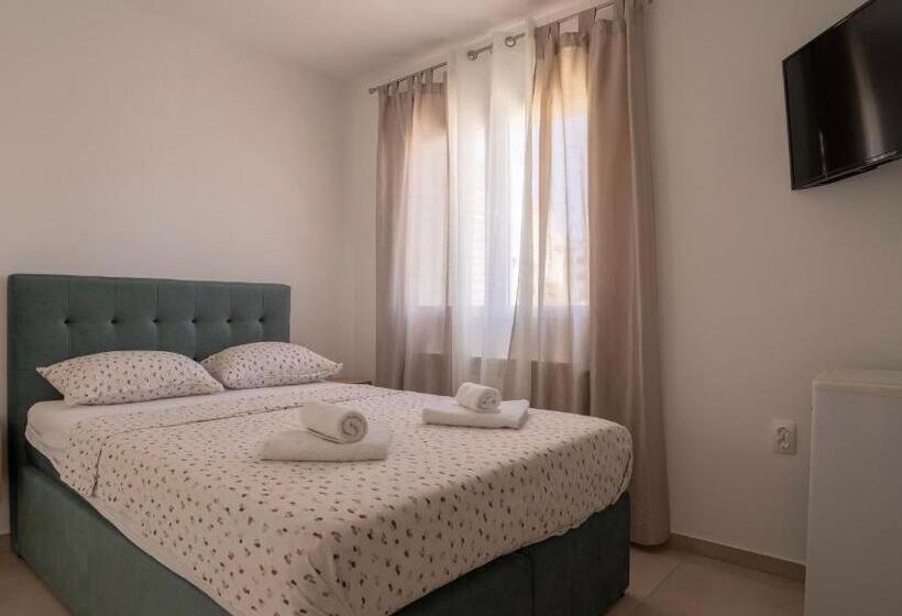 Номер Комфорт, Apartments & Rooms Petra