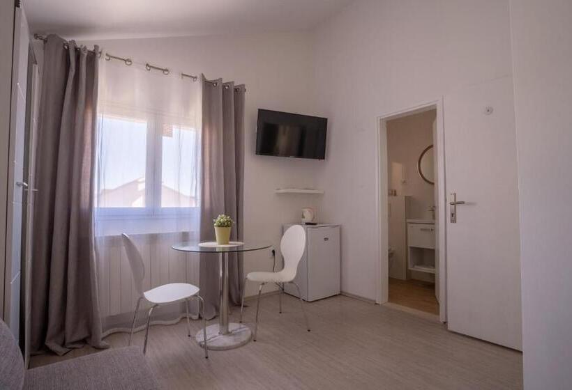 デラックスルーム, Apartments & Rooms Petra