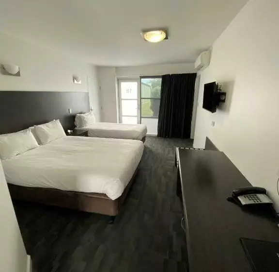 スタンダードスタジオ, Brighton Hotel Motel