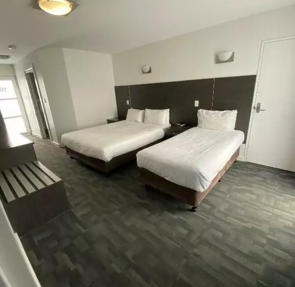 スタンダードスタジオ, Brighton Hotel Motel