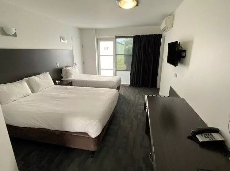 スタンダードスタジオ, Brighton Hotel Motel