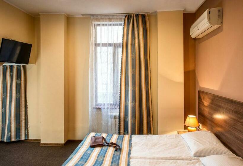 غرفة قياسية, Lviv Central Jam