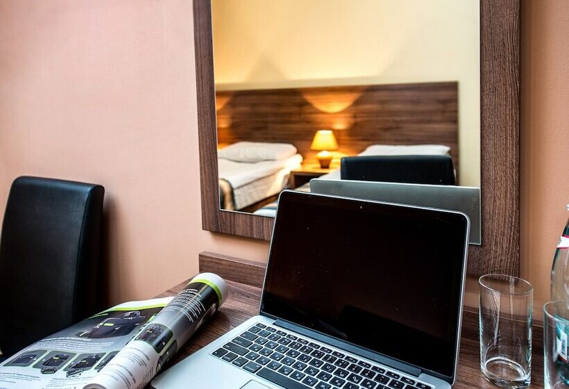 غرفة قياسية, Lviv Central Jam