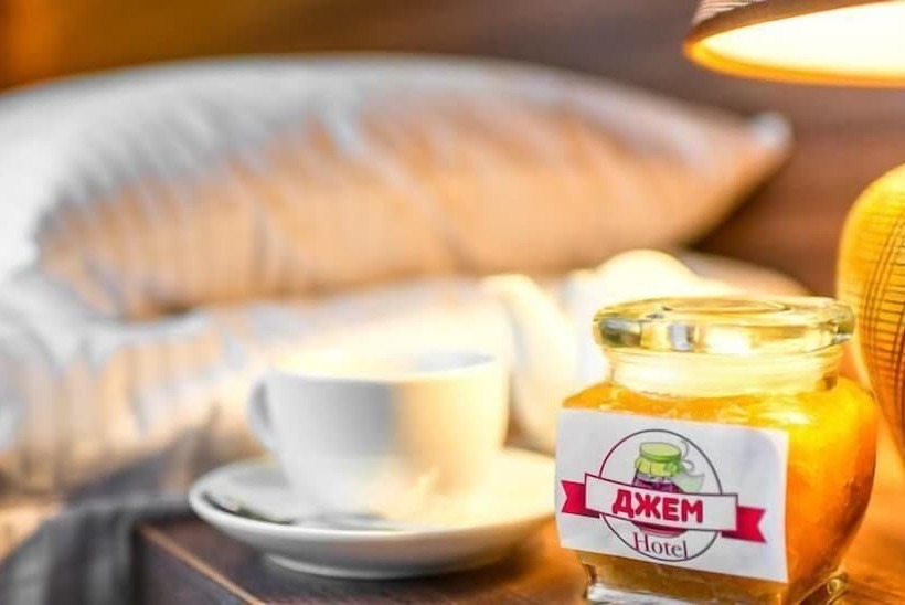 غرفة قياسية, Lviv Central Jam